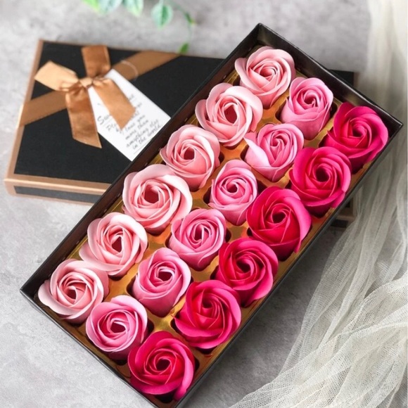 Floral Scented Bath Soap Rose Flower Petals - Picture 3 of 3